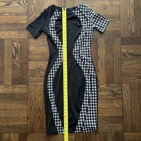 Flattering black and houndstooth dress - Picture 4 of 7